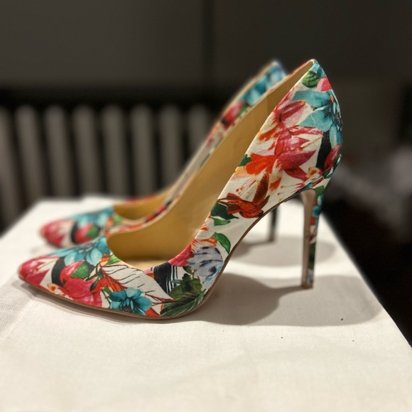 Floral Heels - Picture 1 of 3